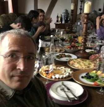 Attributes of Mikhail Khodorkovsky's fight: black caviar, foie gras, expensive wines, premium class restaurants